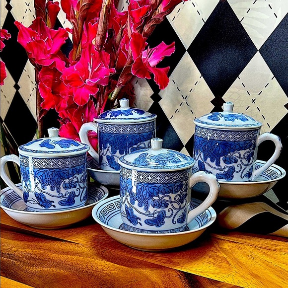 Exquisite Blue & White Chinoiserie Tea Set | Lidded Porcelain Elegance| 12-Piece - Picture 3 of 9